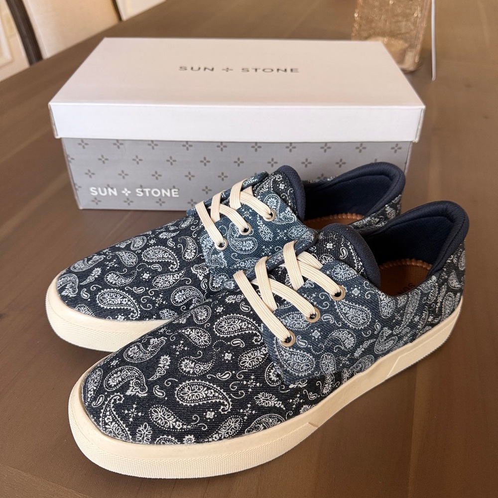 Sun + Stone Men's Paisley Sneakers - Navy and white